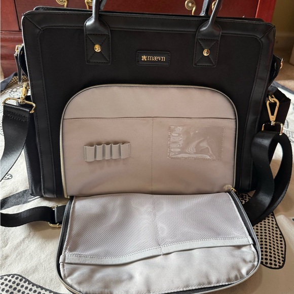 Maevn Water Resistant Multifunctional Bag - Picture 2 of 4